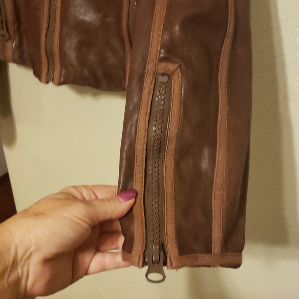 Leather jacket - Picture 3 of 5